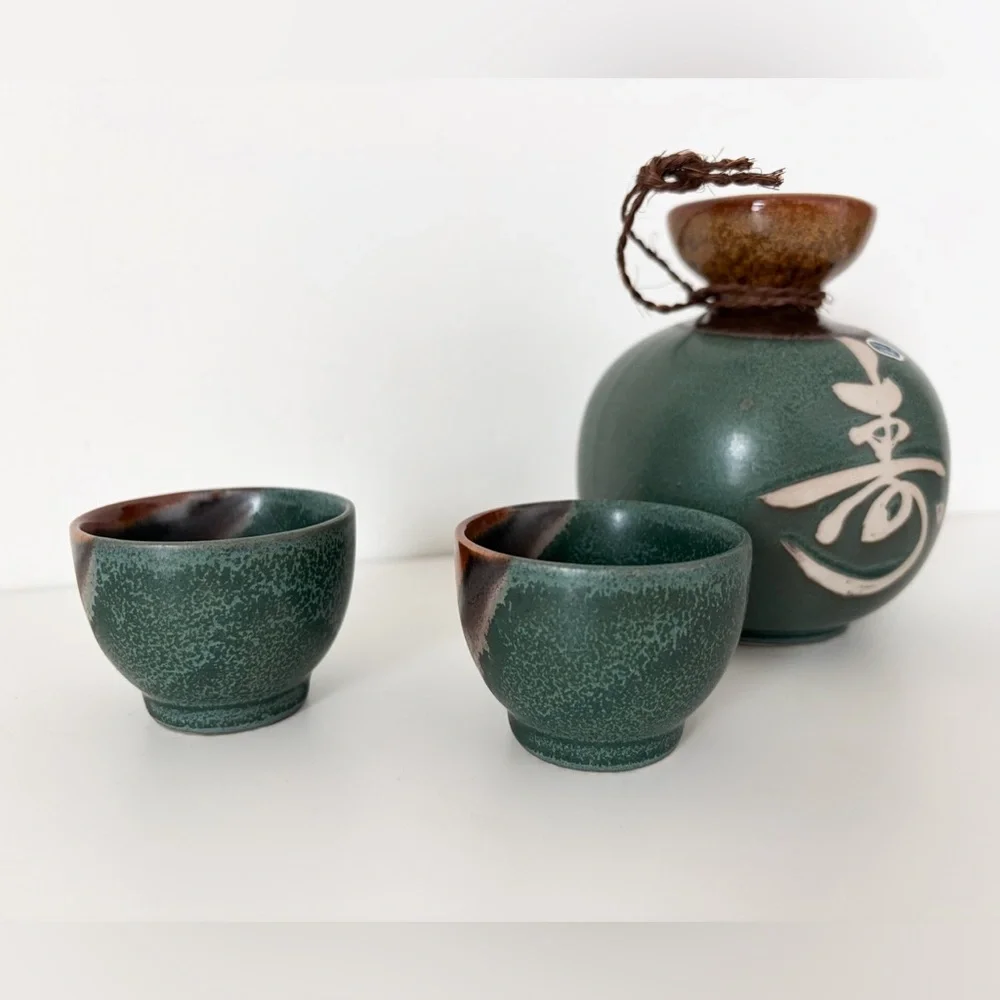 BNIB Vintage Ceramic Sake Set – Bottle + 2 Cups (New in Box), Made in Japan - Picture 5 of 7
